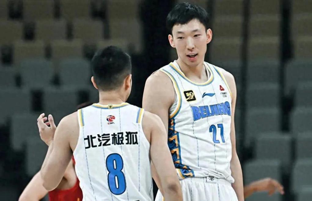 包含清晨CBA常规赛焦点战，成都蓉城防线松动，管理层满意，年轻球员得到机会的词条
