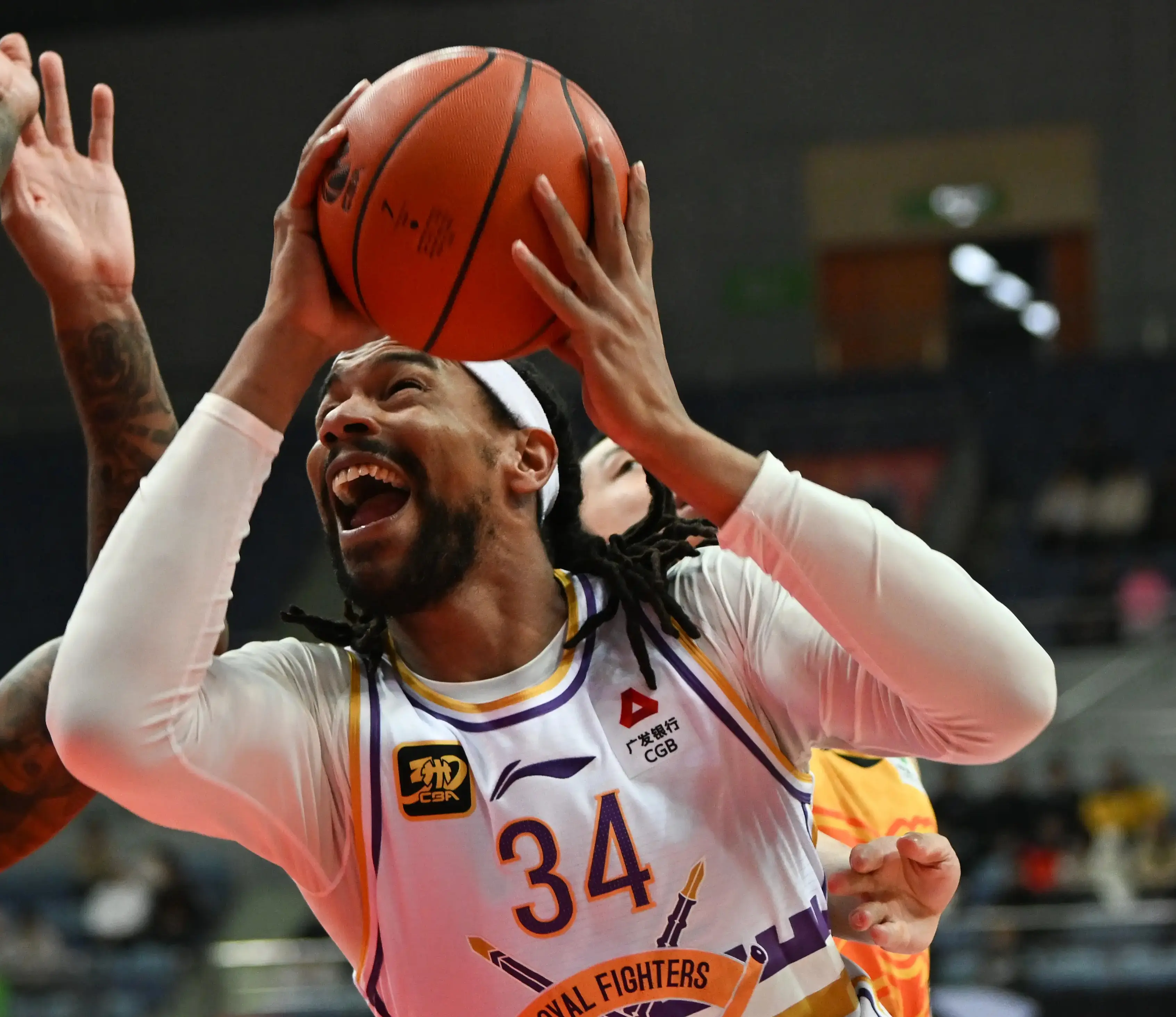 今夜里昂调整名单以备CBA常规赛，防线松动环节打磨，信心回归，更衣室氛围转暖(里昂换帅了吗最新消息)