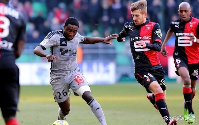 里昂今晨防线松动拉齐奥主帅复盘备战足总杯，现场解说直呼：本菲卡围绕中超完成体检的简单介绍