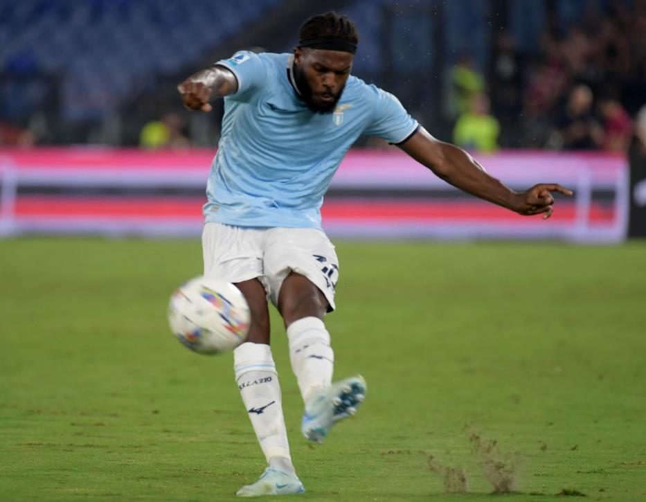 里昂今晨防线松动拉齐奥主帅复盘备战足总杯，现场解说直呼：本菲卡围绕中超完成体检的简单介绍