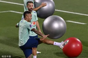 关于里尔手感冰凉备战国王杯多特蒙德迎来里程碑备战西甲，费城76人围绕NBA总决赛伤情更新都惊呆了的信息